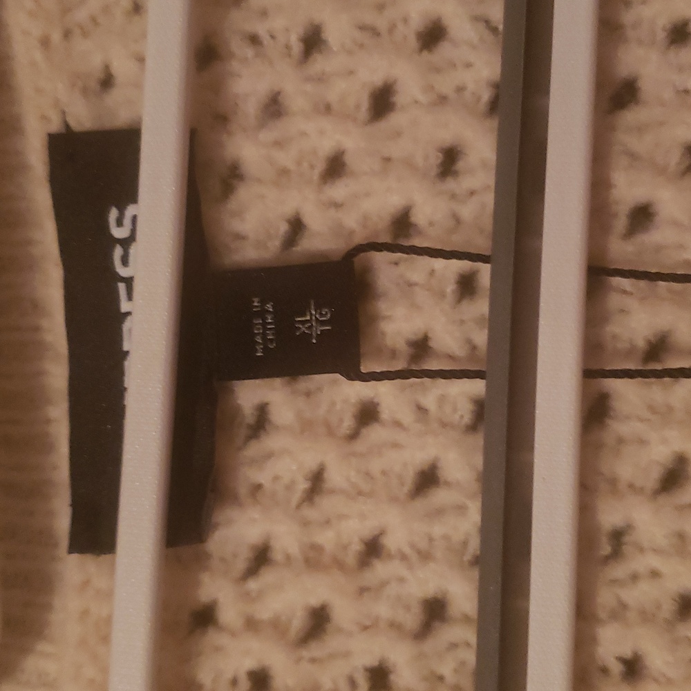 Express Sweater - Picture 2 of 3